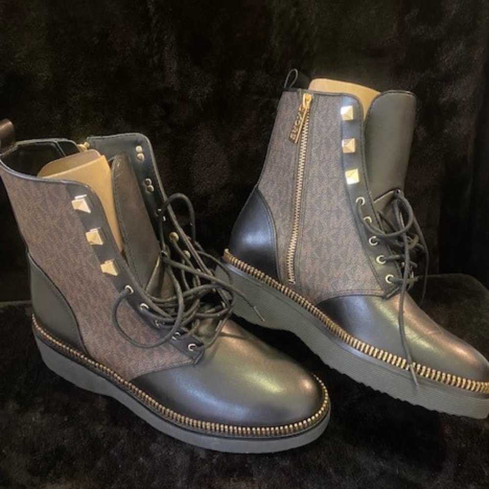 Michael Kors Boots size: 8.5